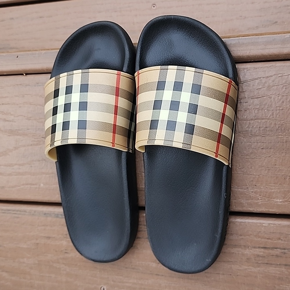 Burberry slides 2.5 size